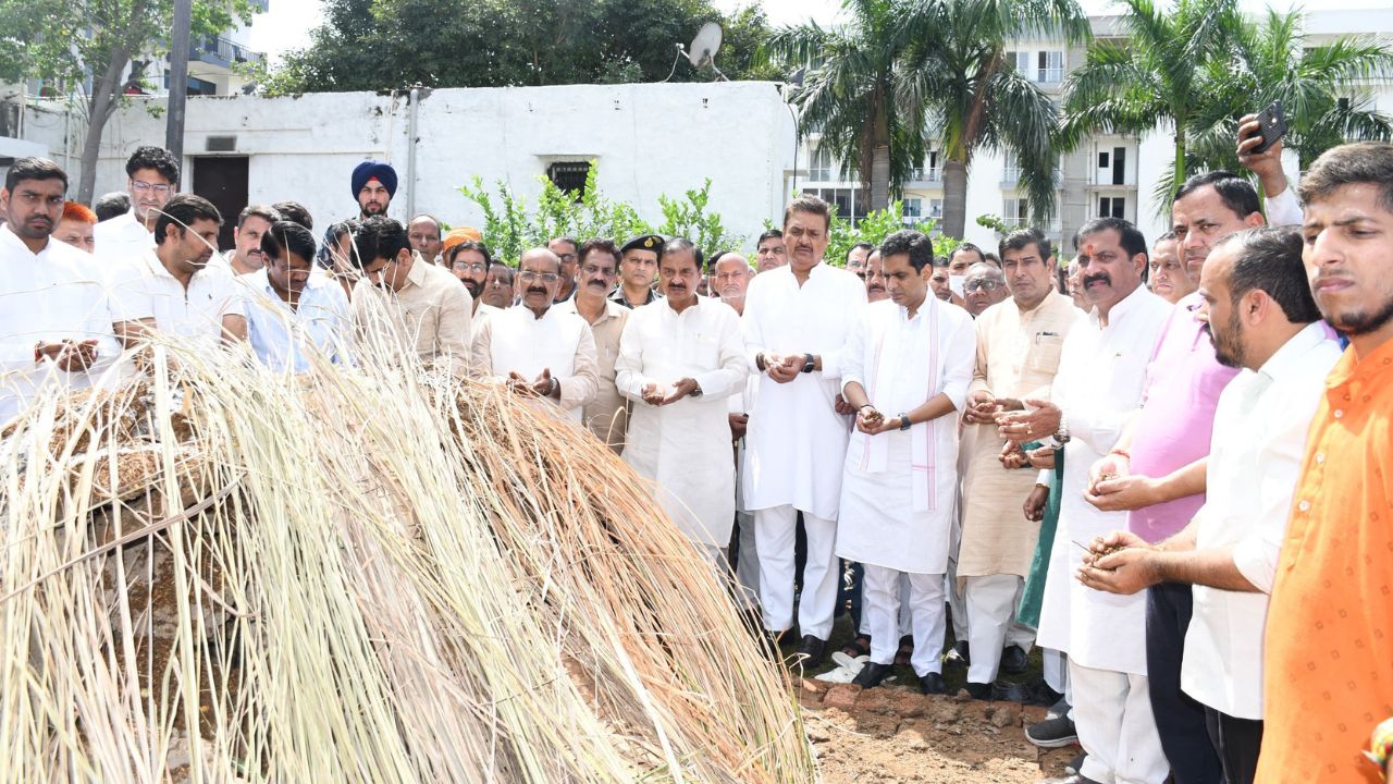 नोएडा में जानलेवा हुए मच्छर, पूर्व मंत्री हरीश चंद्र भाटी के बेटे आशीष भाटी का डेंगू से निधन